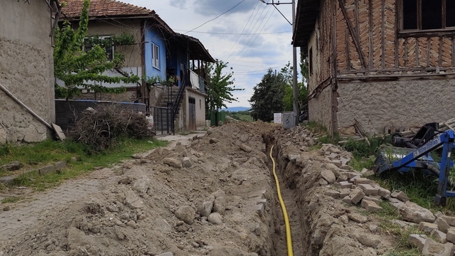 Gediz'in yeni mahallelerinde doğalgaz için ilk kazma vuruldu