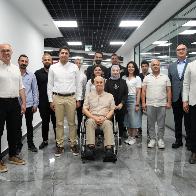 Başkan Özçelik personelle bayramlaştı