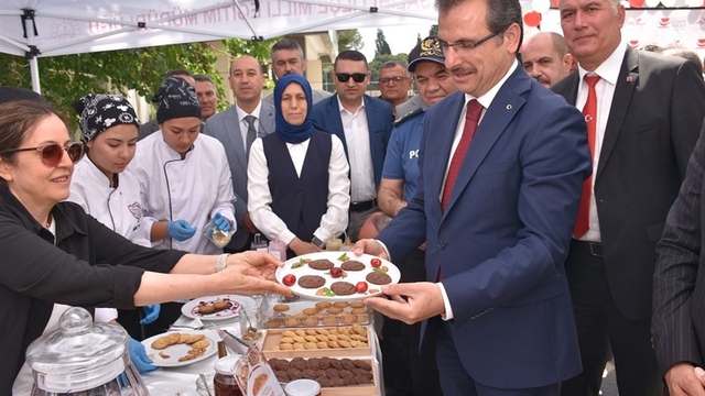 Salihli'nin coğrafi işaretli lezzetleri tanıtıldı
Salihli'de Türk Mutfağı Haftası'nda lezzet şöleni