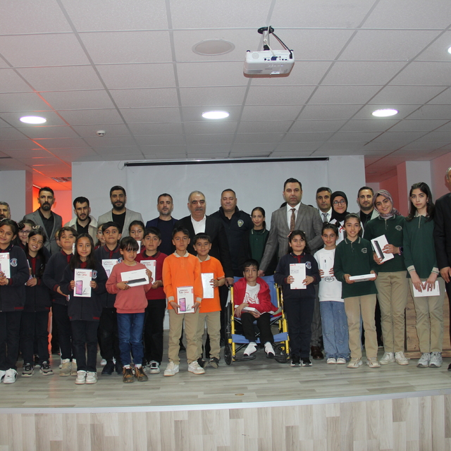 Karlıova'da TÜBİTAK 4006 Bilim Fuarı açıldı