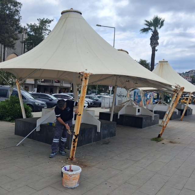 Kuşadası'nda bakım ve onarım çalışmaları hız kesmiyor