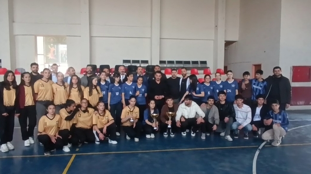 Özalp'te Liseler Arası Voleybol Turnuvası düzenlendi