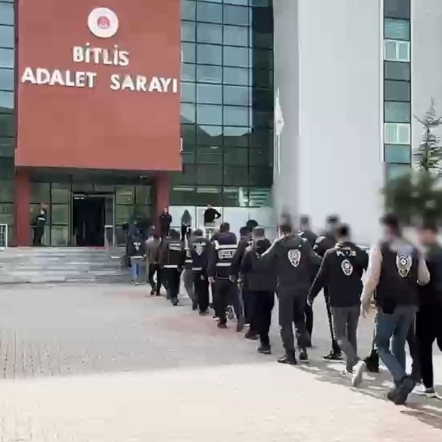 Bitlis merkezli 6 ilde yasa dışı bahis ve dolandırıcılık operasyonu: 15 tut...
