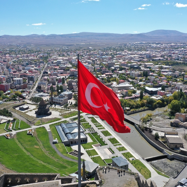 Sınır kenti ama sınırda kaldı! Kars dış ticarette alarm veriyor
Doğu'nun Ti...