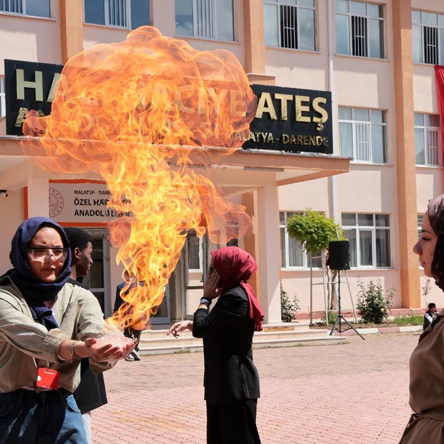 Darende'de Hacı Naciye Ateş Anadolu Lisesi'nde bilim şenliği düzenlendi