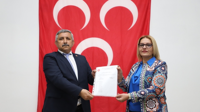 MHP ilçe başkanı Gündoğdu mazbatasını alarak göreve başladı