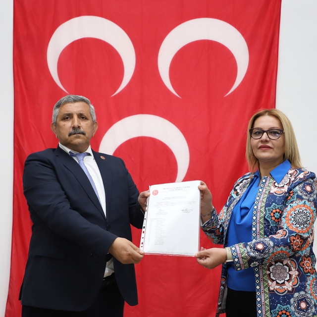 MHP ilçe başkanı Gündoğdu mazbatasını alarak göreve başladı