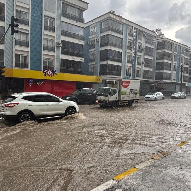 Bozdoğan'da sağanak yağış sonrası ekipler sahada