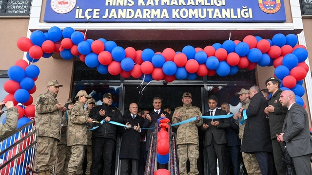 Hınıs'ta jandarma hizmet binası törenle açıldı
