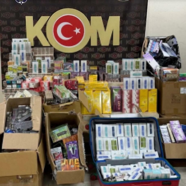 İzmir'de kaçak sigara operasyonu