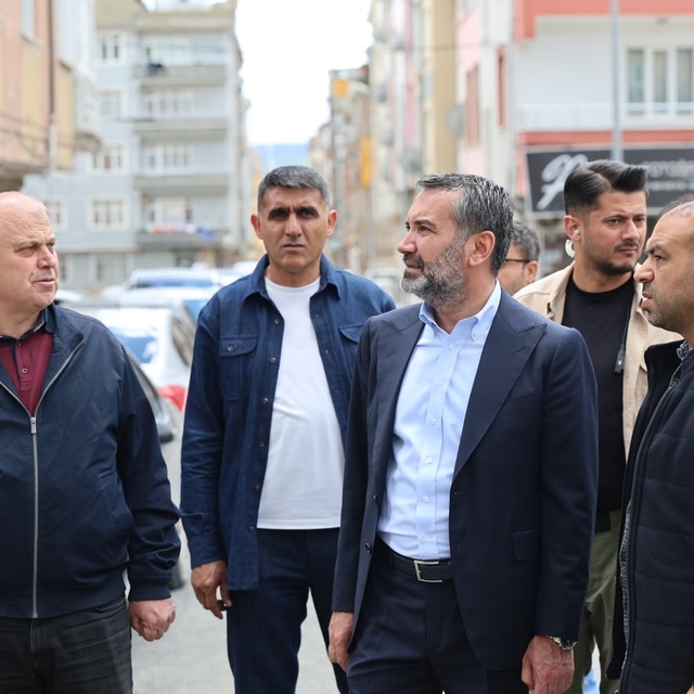Başkan Şerifoğulları, yol yenileme ve kaldırım çalışmalarını inceledi