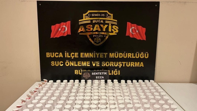 İzmir'de 10 bin 854 sentetik hap ele geçirildi