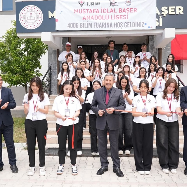 Başkan Bozkurt'tan TÜBİTAK Bilim Fuarı'na ziyaret
