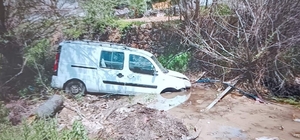 Kontrolden çıkan araç sulama kanalına savruldu: 1 yaralı