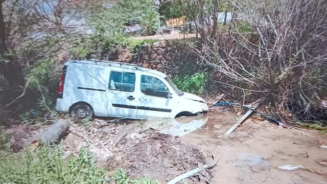 Kontrolden çıkan araç sulama kanalına savruldu: 1 yaralı