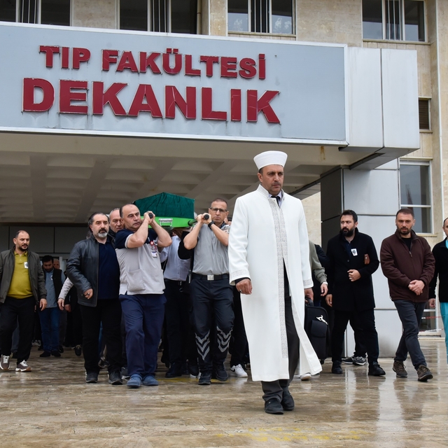 Beyin cerrahı Durmuş, görev yaptığı hastanede son yolculuğuna uğurlandı