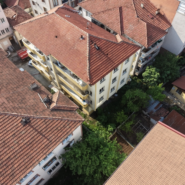 Düzce'de 3 katlı binada yangın paniği