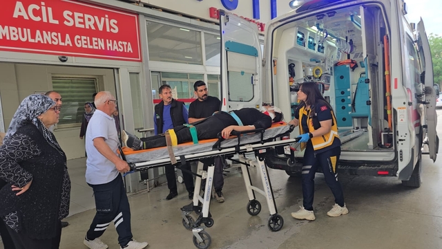 Adana'da iki otomobil çarpıştı: 1'i bebek 7 yaralı