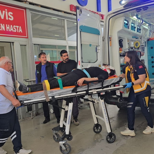 Adana'da iki otomobil çarpıştı: 1'i bebek 7 yaralı