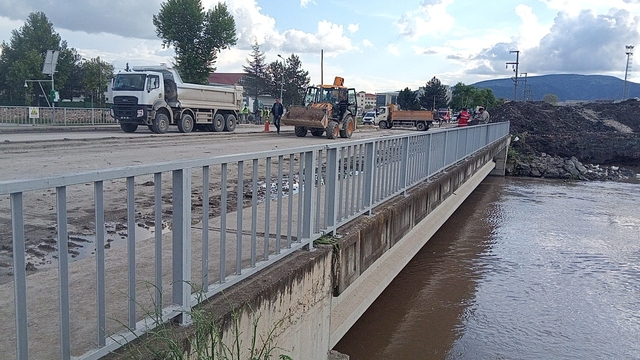 Tokat'ın Turhal, Pazar ve Niksar ilçelerinde taşkın riski nedeniyle çalışmalar sürüyor