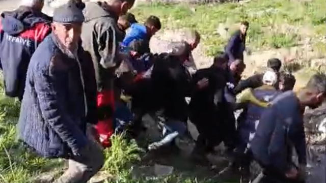 Yüksekovada'da pancar toplarken kayalıklardan düşen kadın hayatını kaybetti