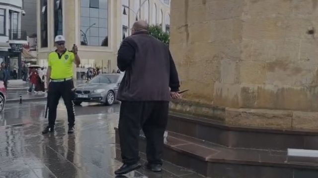 Saat Kulesi önünde bıçakla taşkınlık çıkaran şüpheli gözaltına alındı