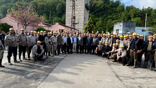 GMİS yönetim kurulu üyeleri madencilerle bayramlaştı