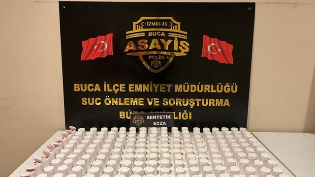 İzmir'de 10 bin 854 adet sentetik ecza hapı ele geçirildi; 1 tutuklama