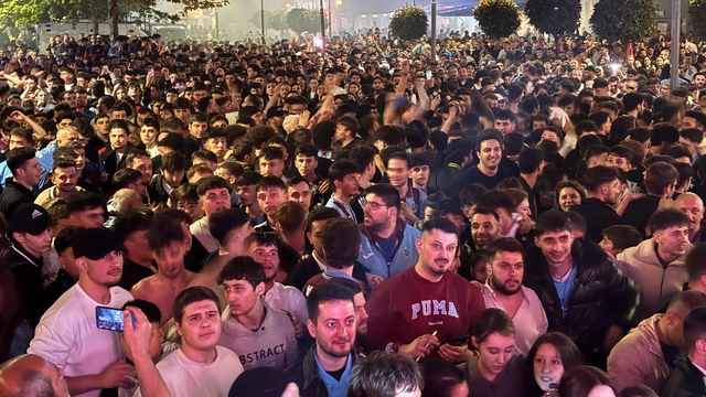Trabzon'da Türkiye Kupası coşkusu
Bordo Mavili taraftarlar karşılaşma sonrasında şehir merkezinde kupa sevinci yaşadı