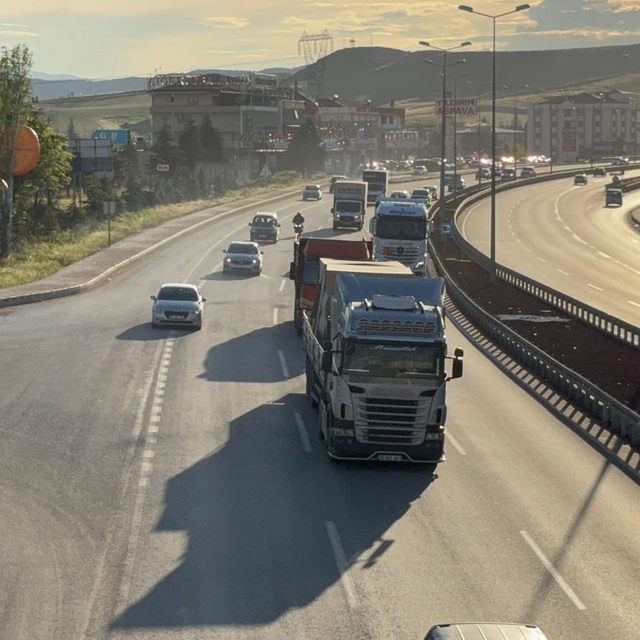 'Kilit kavşak' Kırıkkale'de, bayram yoğunluğu başladı