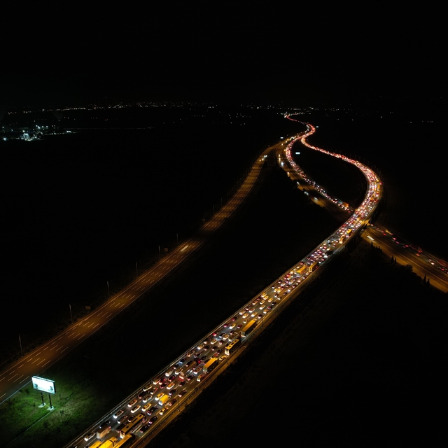 Bayram göçü başladı: Otoyolların kesişim noktasında trafik durdu
Kilometrel...