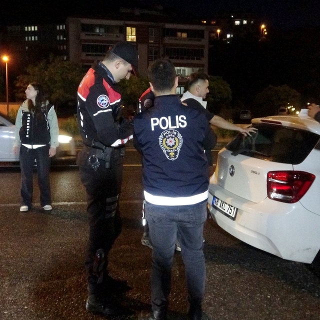 Muğla polisinden 'gece operasyonu' gibi denetim
Bayram öncesi Muğla'da geni...