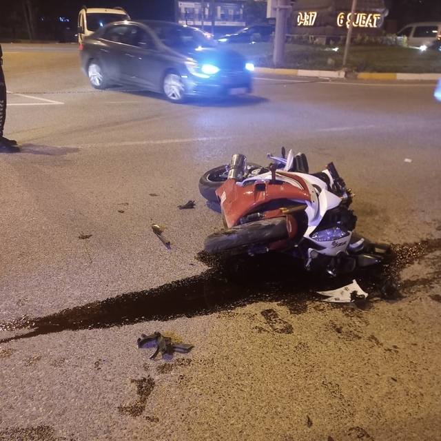 Motosiklet ile otomobil çarpıştı: 1 yaralı