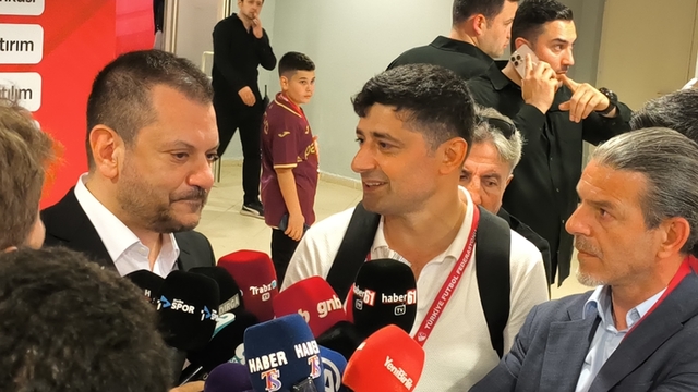 Ertuğrul Doğan: "Onana, kalmak isterse rakam konusunda çözüm buluruz"
Trabzonspor Başkanı Ertuğrul Doğan:
"Bu sezonu kupayla tamamlamak önemliydi"
"Trabzonspor taraftarı, Türkiye'ye medeniyet dersi verdi"
"Sezon başı hocamızla konuşup, eksiklerimizi gidereceğiz"