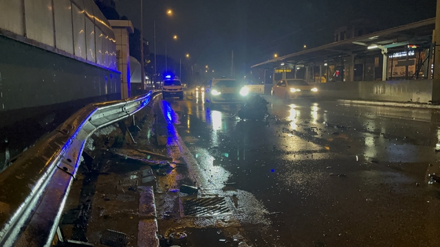 Kaza yaptı, motor yerinden çıktı: 1'i ağır 2 yaralı
