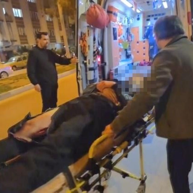 Kütahya'da iki genç bıçaklı saldırıda yaralandı