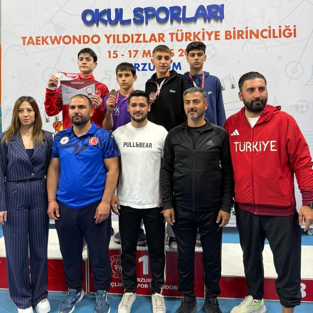 Erzurumlu öğrenciler Türkiye Şampiyonası'ndan 2 bronz madalya ile döndü