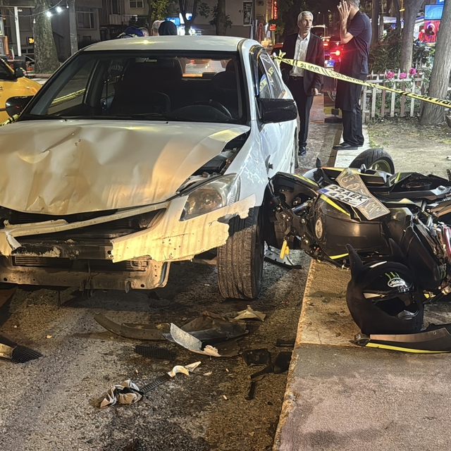 Edirne'de otomobille çarpışan motosikletteki 2 kişi yaralandı