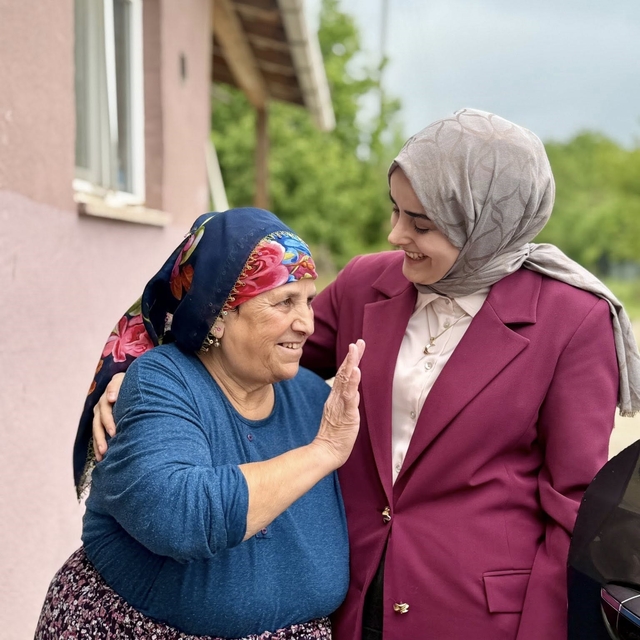 Sebahat teyzenin duası Kaymakam Kılıç'ı duygulandırdı