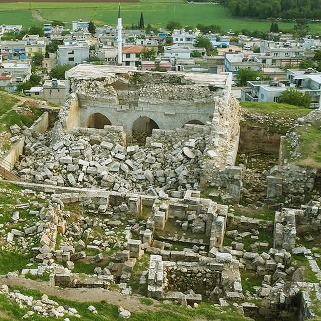 Depremde hasar gören tarihi iç kale camii restorasyon bekliyor