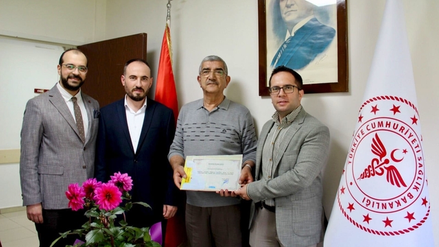 Emekli olan 43 yıllık doktora veda