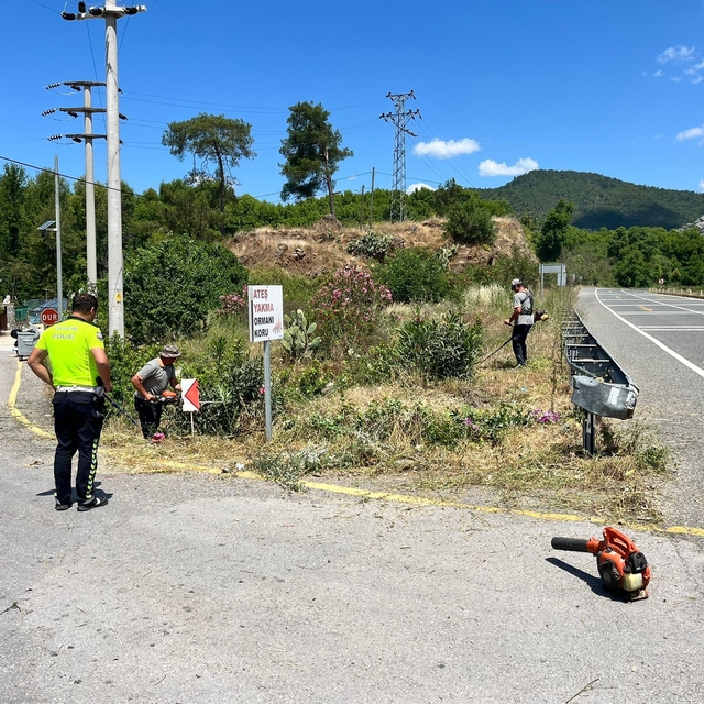 Marmaris'te bayram öncesi yoğun mesai
Güvenlik ve çevre düzeni artırıldı