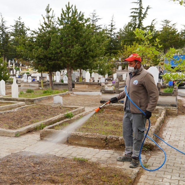 Melikgazi'de mezarlıklar bayrama hazırlanıyor
