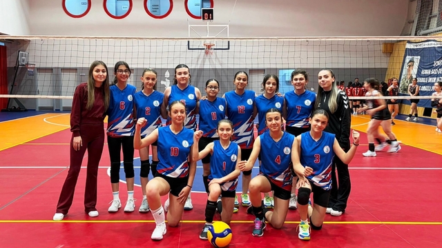 Körfez Gençlerbirliği Midi Kız Voleybol Takımı sezona galibiyetle başladı