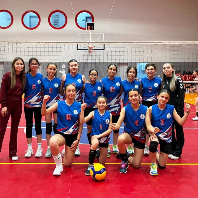 Körfez Gençlerbirliği Midi Kız Voleybol Takımı sezona galibiyetle başladı