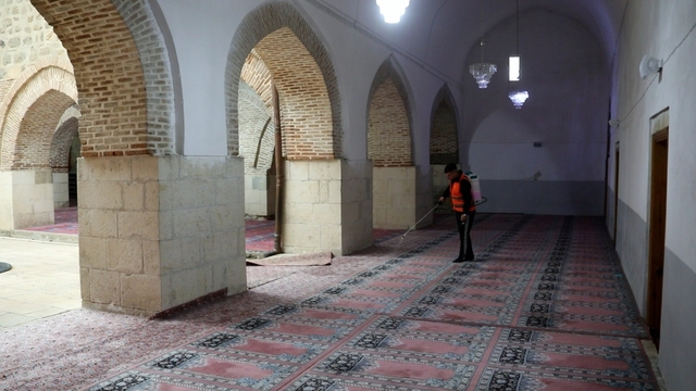 Elazığ'da bayram öncesi camilerde detaylı temizlik