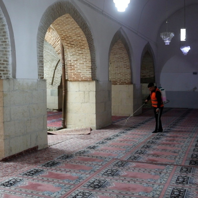 Elazığ'da bayram öncesi camilerde detaylı temizlik