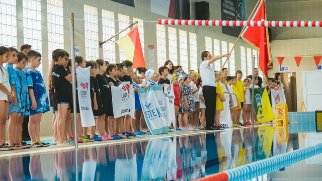 Aydın'da Okul Sporları Minikler Yüzme İl Birinciliği başladı