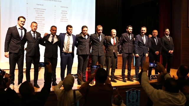 Kütahyaspor'da Hacı Osman Altınkaya yeniden başkan seçildi
Hacı Osman Altınkaya: "Hedefimiz 1. Lig"