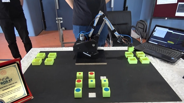 Samsun'da meslek lisesi öğrencilerinin geliştirdiği robot kol Türkiye birincisi oldu